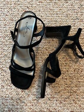 FIONI Clothing Black Strappy Block Heel Sandals